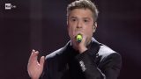 Fedez a Sanremo 2025: svelato il mistero degli occhi neri e delle pupille dilatate