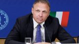 Italia contro le etichette di avvertimento sul vino: la posizione di Lollobrigida spiegata