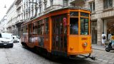 La Strana Differenza Linguistica: Perché i Tram a Milano sono Maschili e gli Autobus Femminili