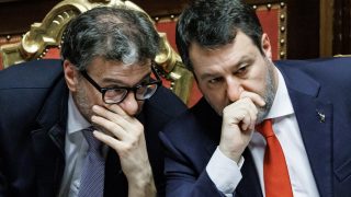 Giorgetti critica il riarmo Ue e sostiene Salvini: miliardi da spendere subito