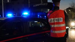 Rapina a minorenni, arrestato 21enne mentre scappa in treno