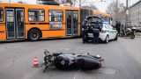 Incidente mortale tra moto e navetta aeroporto a milano: 34enne perde la vita