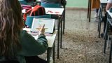 Sgridata della prof in classe finisce in ospedale: ragazza spinge con forza e resta 18 giorni in prognosi