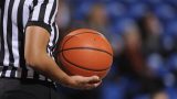 Insulti e discriminazione nel basket: la madre di un giocatore aggredisce un arbitro 18enne