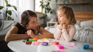 Rispondere ai perché dei bambini: consigli pratici dalla psicologa