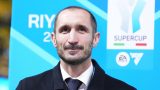 Chiellini entra nell’area sportiva della Juventus accanto a Giuntoli