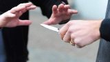 Rapina alla fermata dell’autobus in Brianza: tre giovani arrestati
