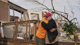 Tornado negli Usa causa 35 morti e devastazione: oltre 50 milioni a rischio