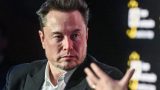 Elon Musk scherza sui genocidi e crea polemiche ripensando al post cancellato