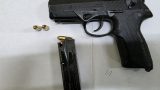 Pistola alla Sanità: tre giovani arrestati dopo scontro con la polizia
