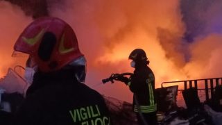 Incendio a viterbo, anziano muore intrappolato nell’appartamento