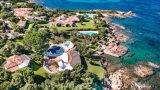 Villa in sardegna da record: venduta per 160 milioni con 28 camere e 35 bagni