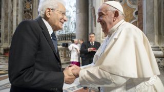 Mattarella augura pronta guarigione al Papa: la sua voce è fondamentale