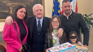 Noemi compie 10 anni, la bimba dell’agguato in piazza Nazionale festeggiata da De Luca