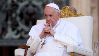 Papa Francesco rassicura: niente più due bollettini al giorno