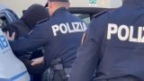 Rapina a milano: arrestato dopo minacce con cesoie nel negozio