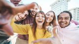 Paese più felice del mondo 2025: l’Italia cresce ma resta lontana dal podio