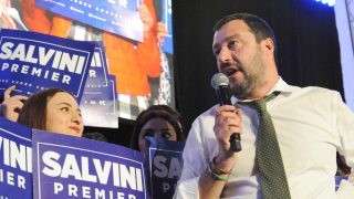 Salvini e la Lega a Città della Scienza: proteste bloccano Bagnoli