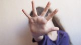 Anoressia e abusi: la testimonianza di una ragazza di 16 anni contro il padre