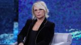 Eliminazione a sorpresa di amici al serale: la confessione di maria de filippi
